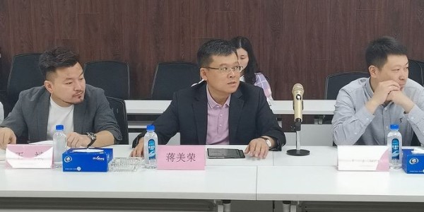 中國鄉(xiāng)建院何軍蒞臨貴陽市建筑設(shè)計(jì)院作《淺談鄉(xiāng)村振興》主題演講，開展交流活動(dòng)